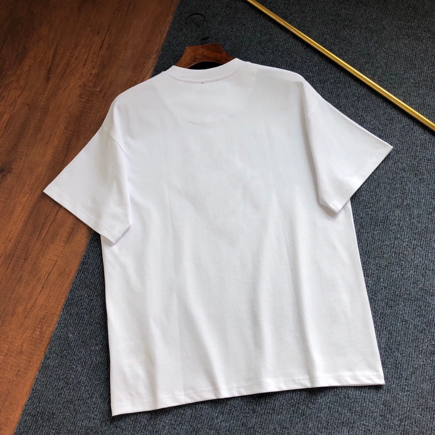 SAINT LAURENT SLP 2026New Arrival Gold logo T ⚠ ⚠ ⚠ Quality Same Style ， ， ， ， Versatile Quality : Black White Size : XS ～ L XS : 110 70 58.5 21.5 S : 114 72 60 22 M : 118 74 61.5 22.5 L : 122 76 63 23